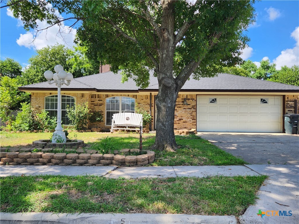 Property Photo: 110 Southbrook Drive TX 76542
