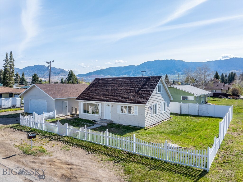 Property Photo:  3010 Oregon Avenue  MT 59701 