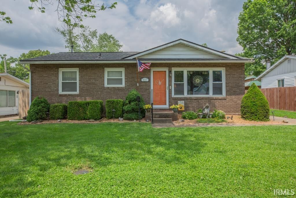 Property Photo: 107 Pemberton Avenue IN 47710