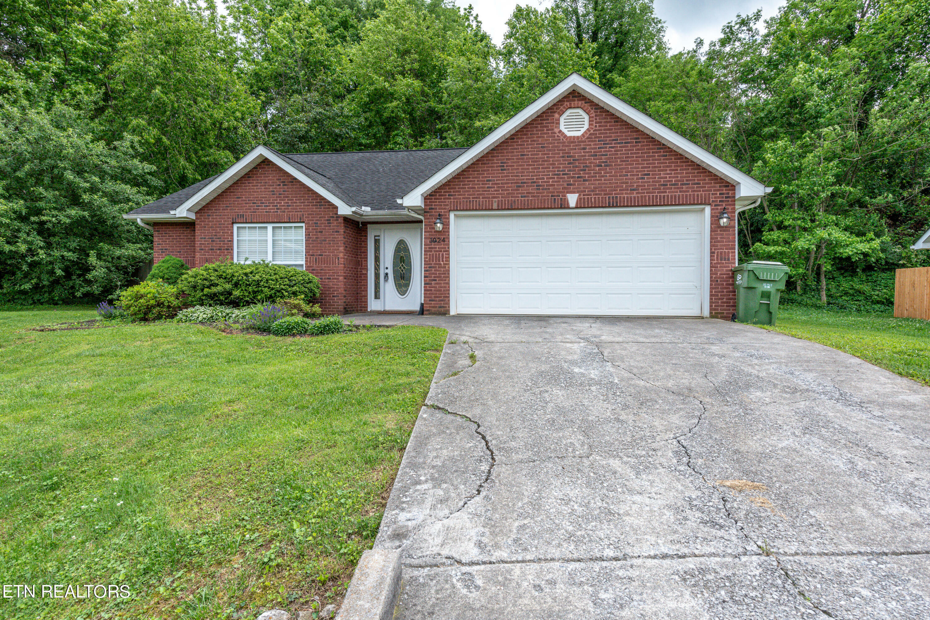 1024 Willow Creek Circle  Maryville TN 37804 photo