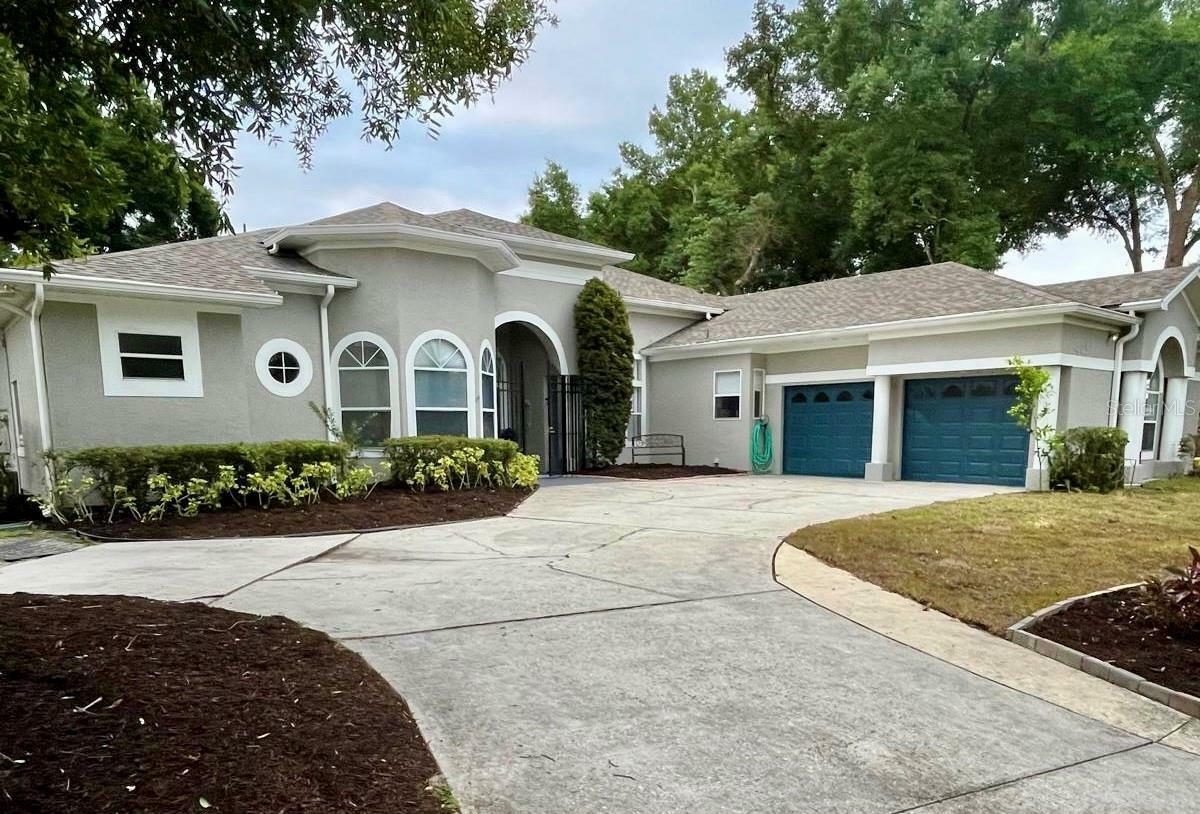 Property Photo: 405 Raymond Avenue FL 32750