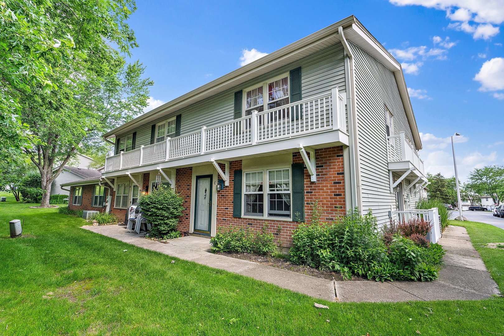 Property Photo:  329 Georgetown Court C  IL 60108 