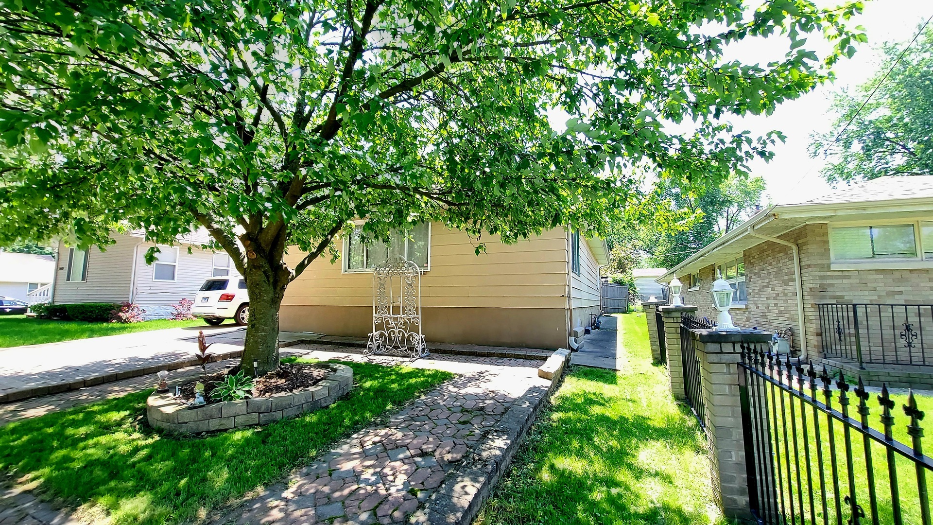 Property Photo:  1443 Liberty Street  IL 60505 