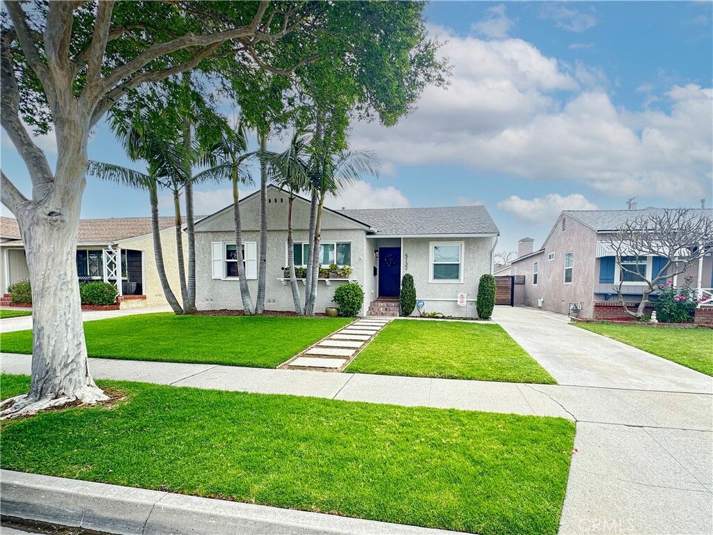 Property Photo: 5132 Levelside CA 90712