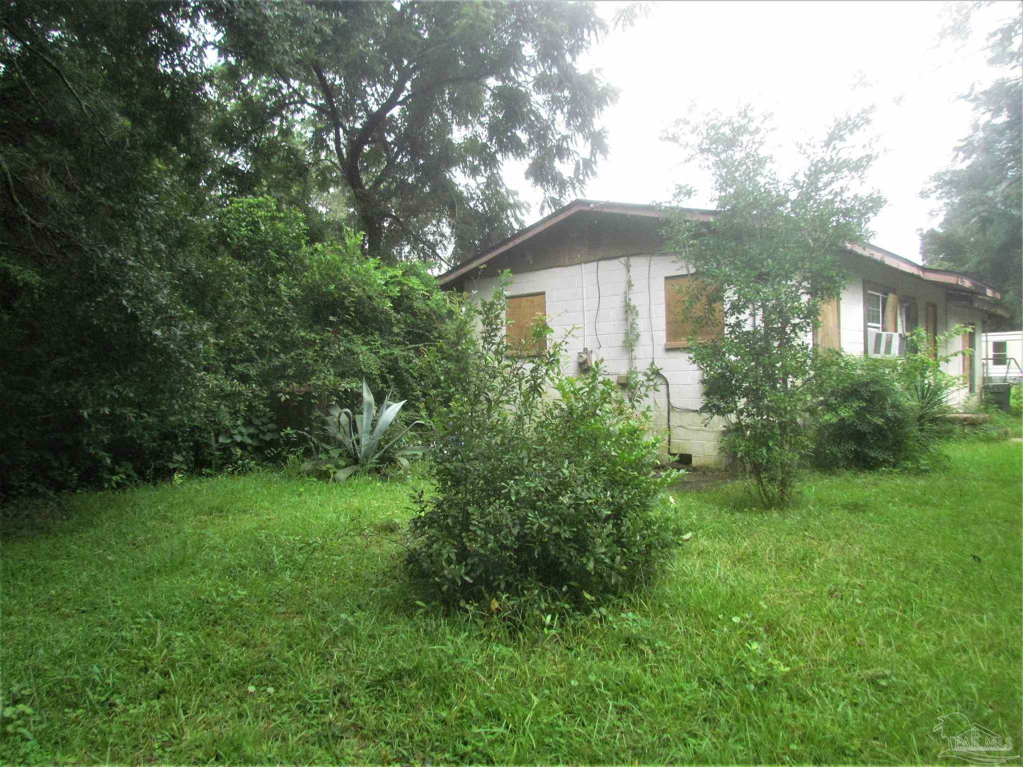 Property Photo:  8711 Handicare St  FL 32514 