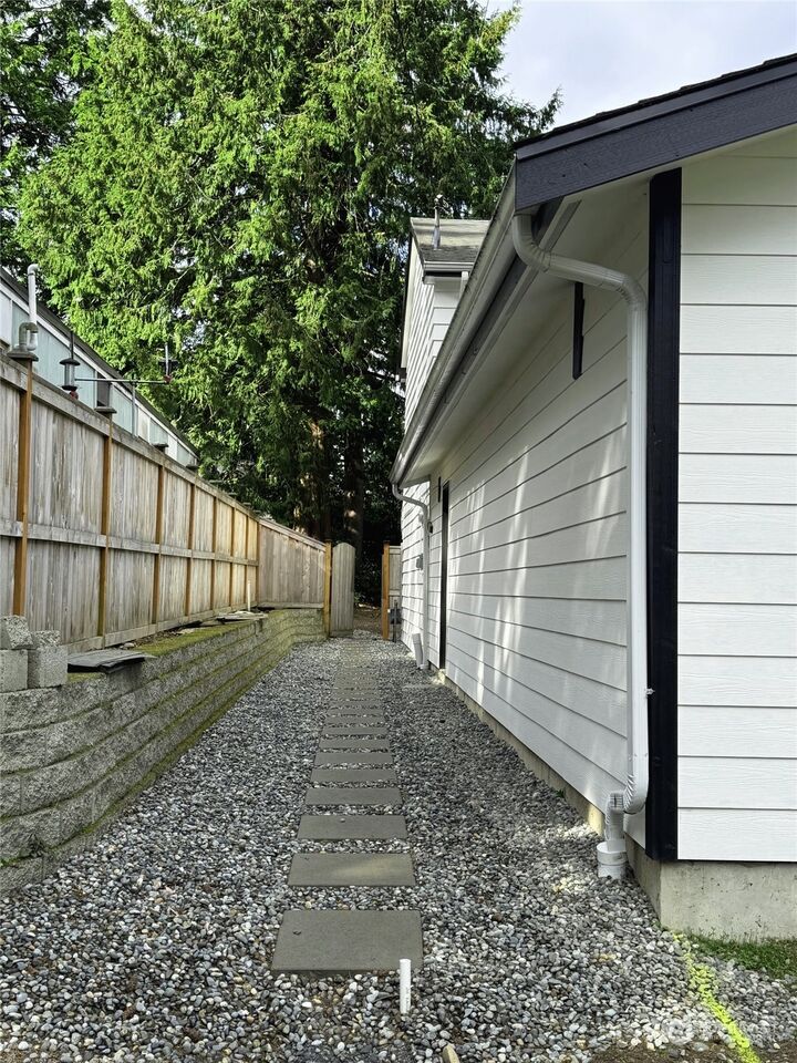 Property Photo:  4245 90th Avenue SE  WA 98040 