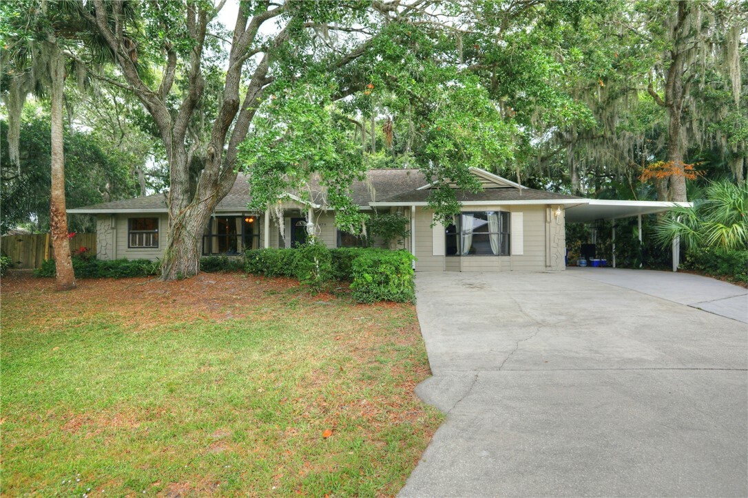 Property Photo:  979 Starflower Avenue  FL 32958 