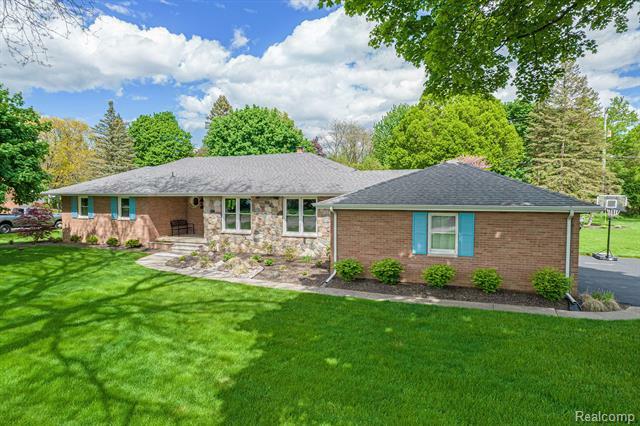 Property Photo:  1168 Woodkrest Drive  MI 48532 