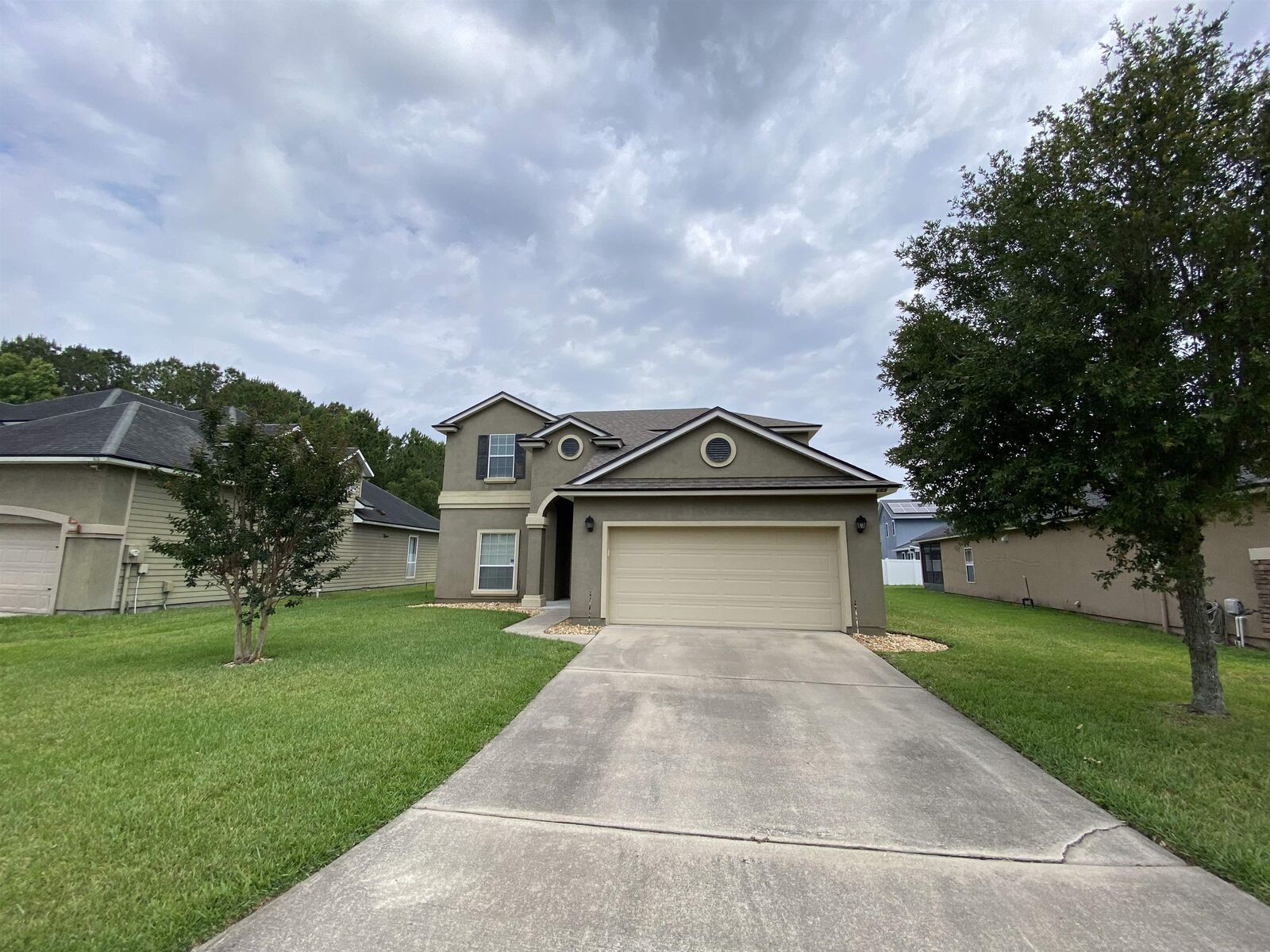 Property Photo: 669 Tree Swallow Ct FL 32218