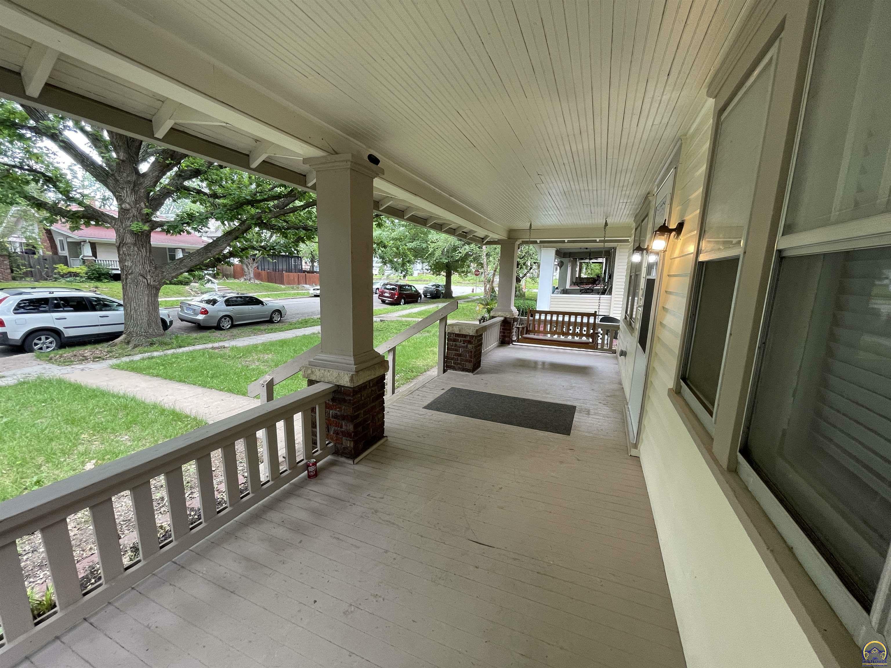 Property Photo:  1235 SW Boswell Ave  KS 66604 