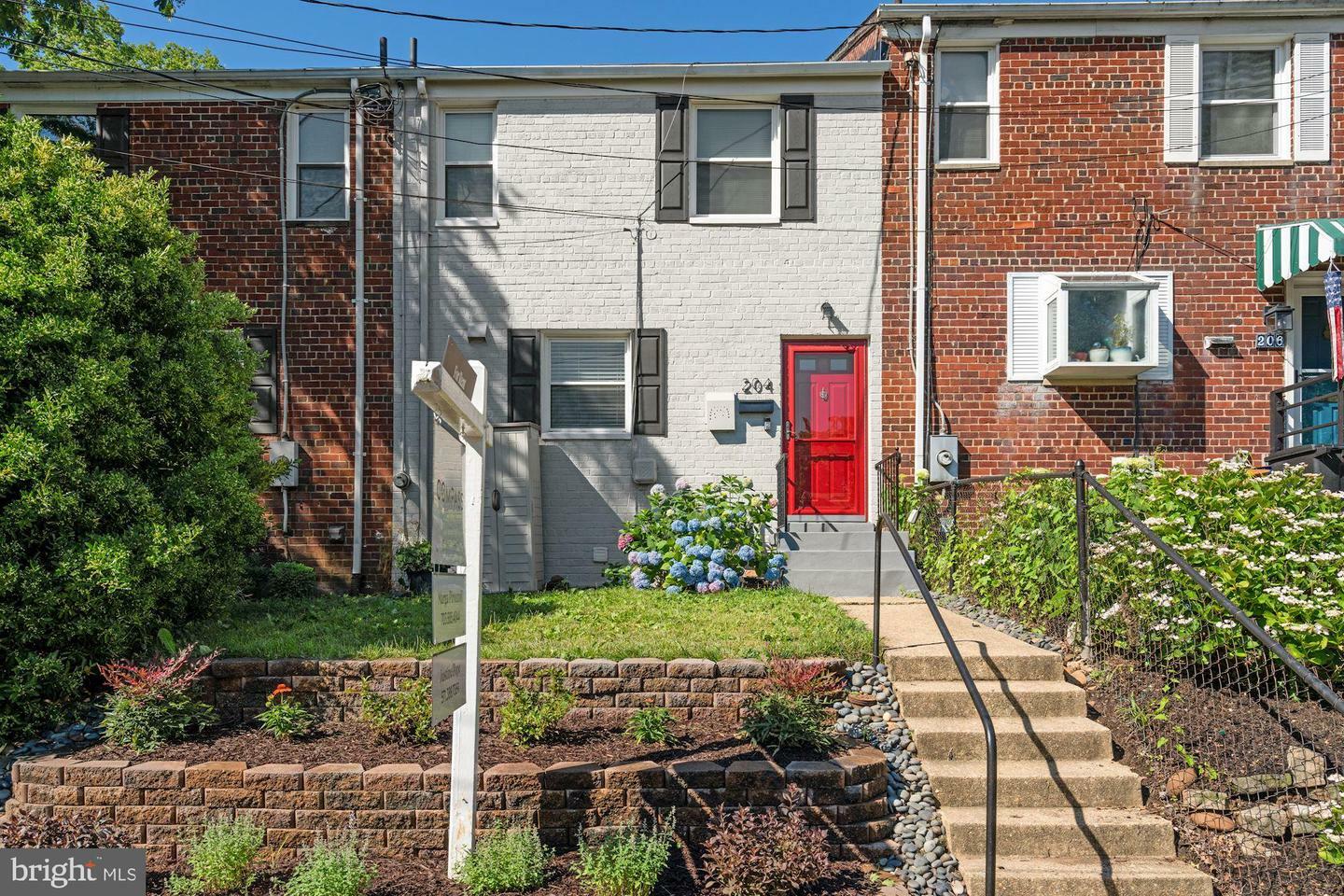 Property Photo: 204 Aspen Street VA 22305
