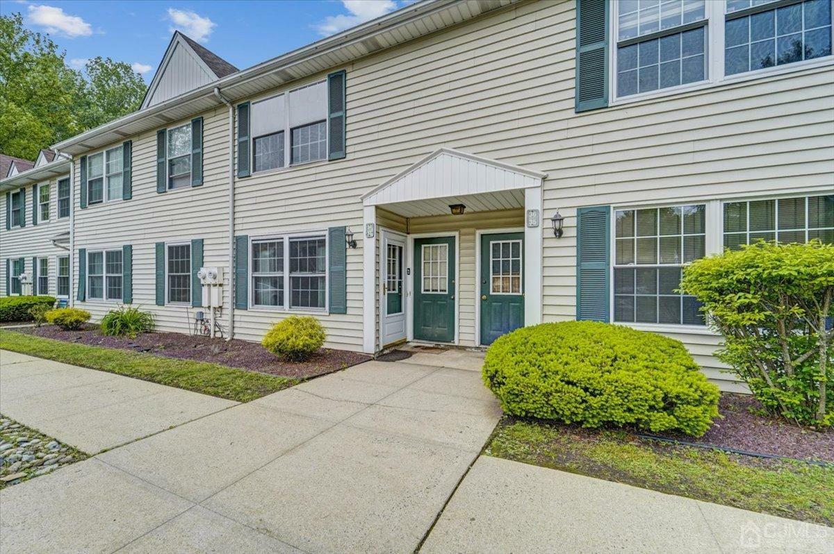 Property Photo:  33 Hanover Square  NJ 08846 