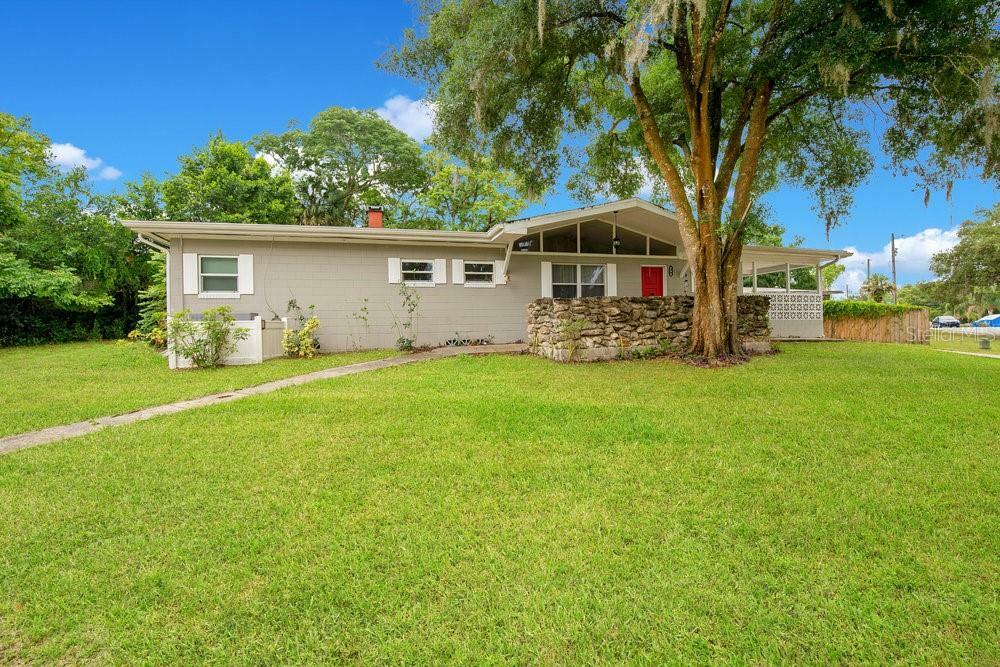 Property Photo:  200 E Rosehill Avenue  FL 32724 