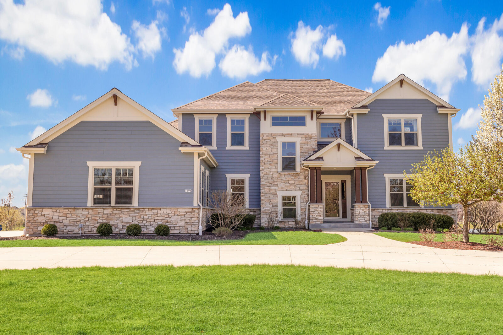Property Photo:  7095 W Oakview Ct  WI 53092 