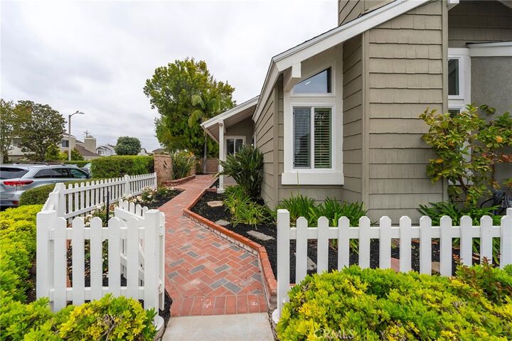 Property Photo:  10 Millstone 116  CA 92606