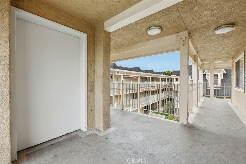 Property Photo:  300 E Chestnut Avenue 303  CA 92701 