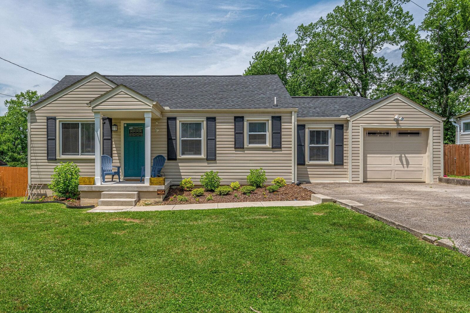 Property Photo:  2620 Woodyhill Dr  TN 37207 