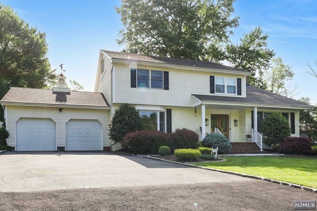 Property Photo:  4 Woodbine Road  NJ 07932 