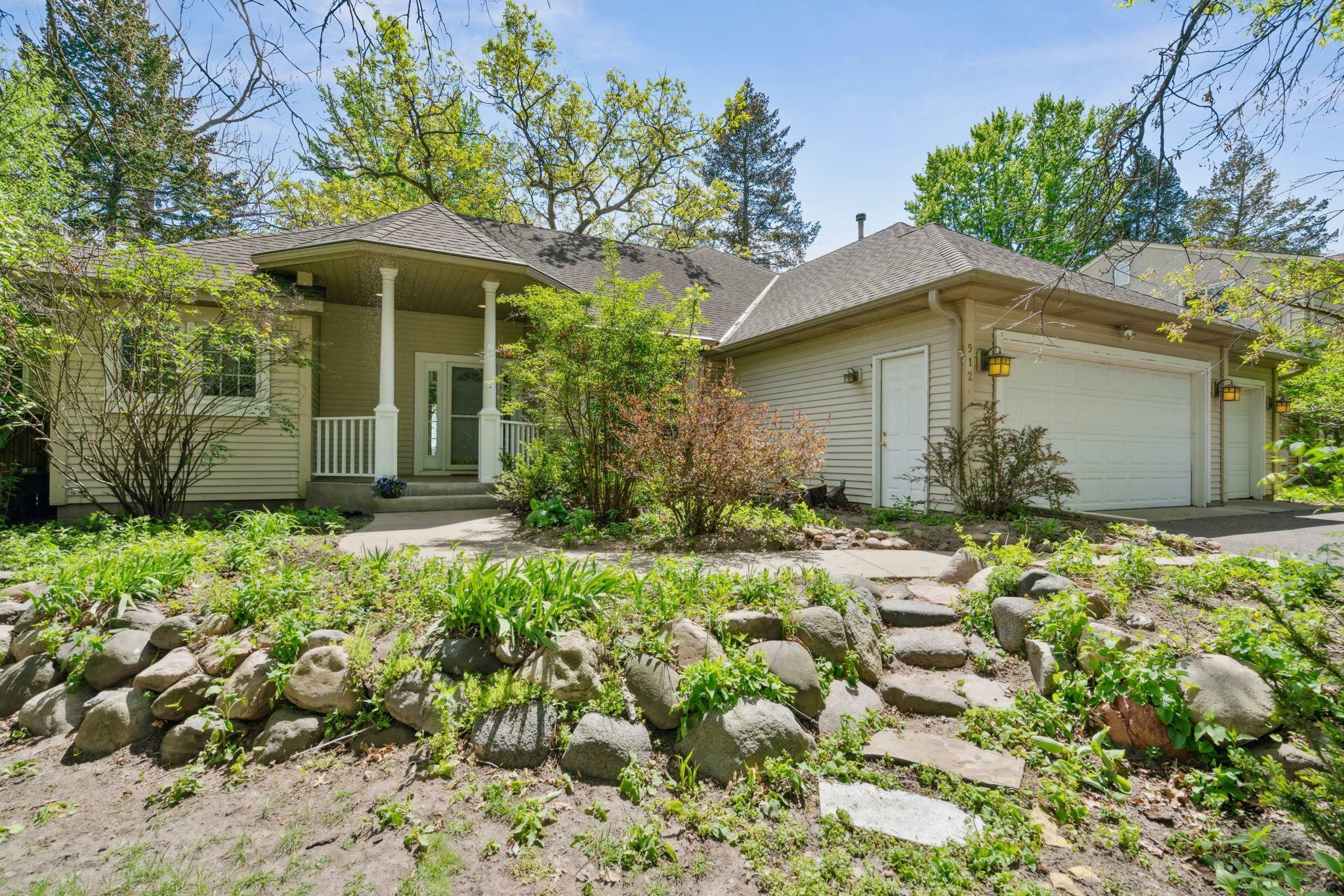 Property Photo:  912 County Road I W  MN 55126 