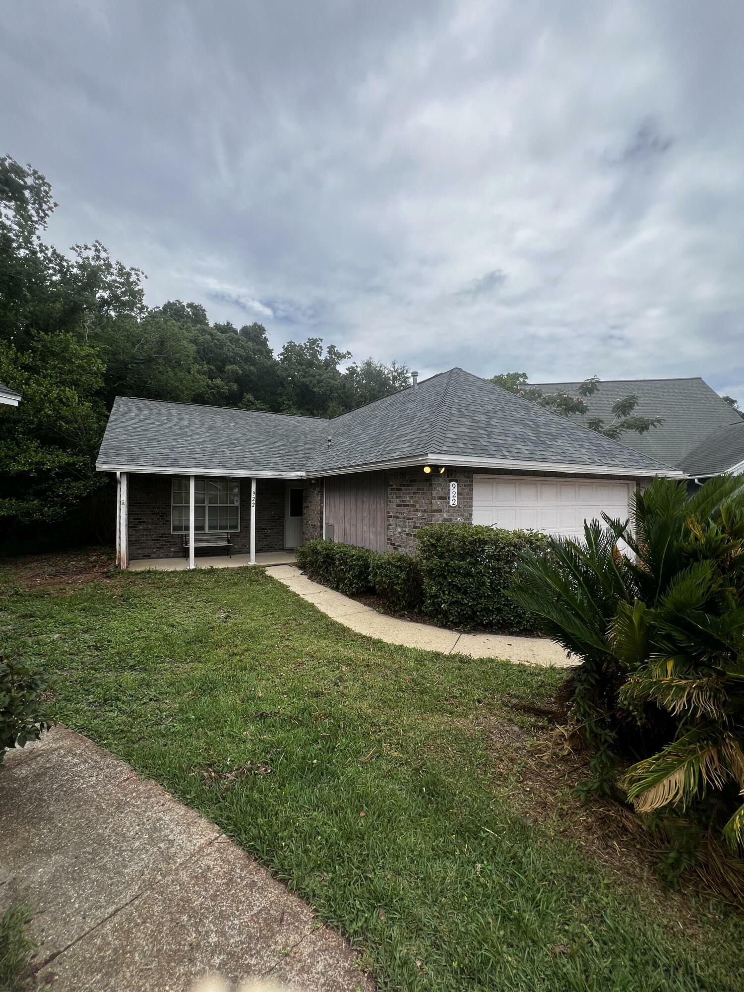 Property Photo:  922 Lawton Court  FL 32547 