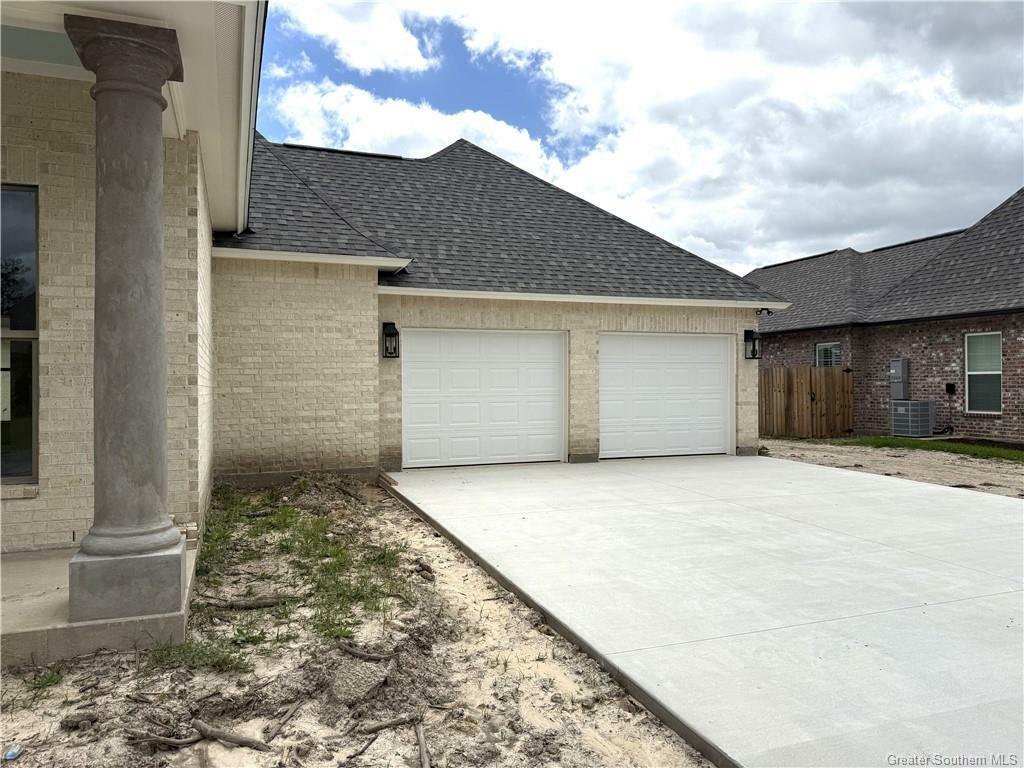 Property Photo: 931 Mary Diane McCall Drive LA 70605