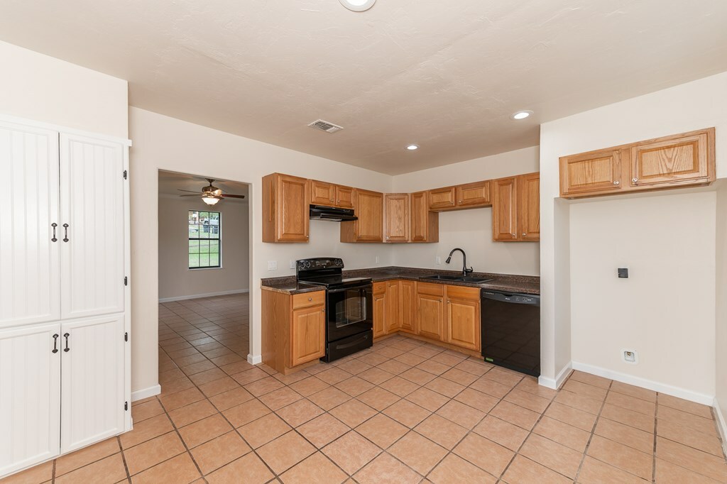 Property Photo:  101 Fourth St  TX 78025 