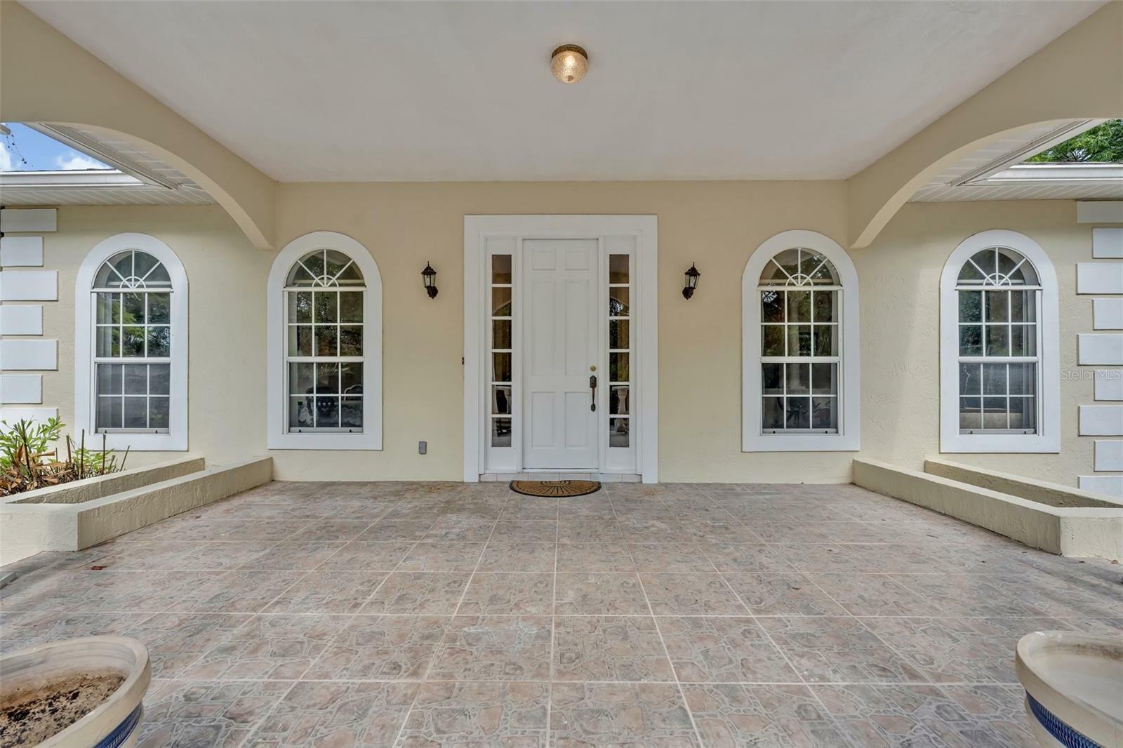 Property Photo:  11087 University Boulevard  FL 32817 