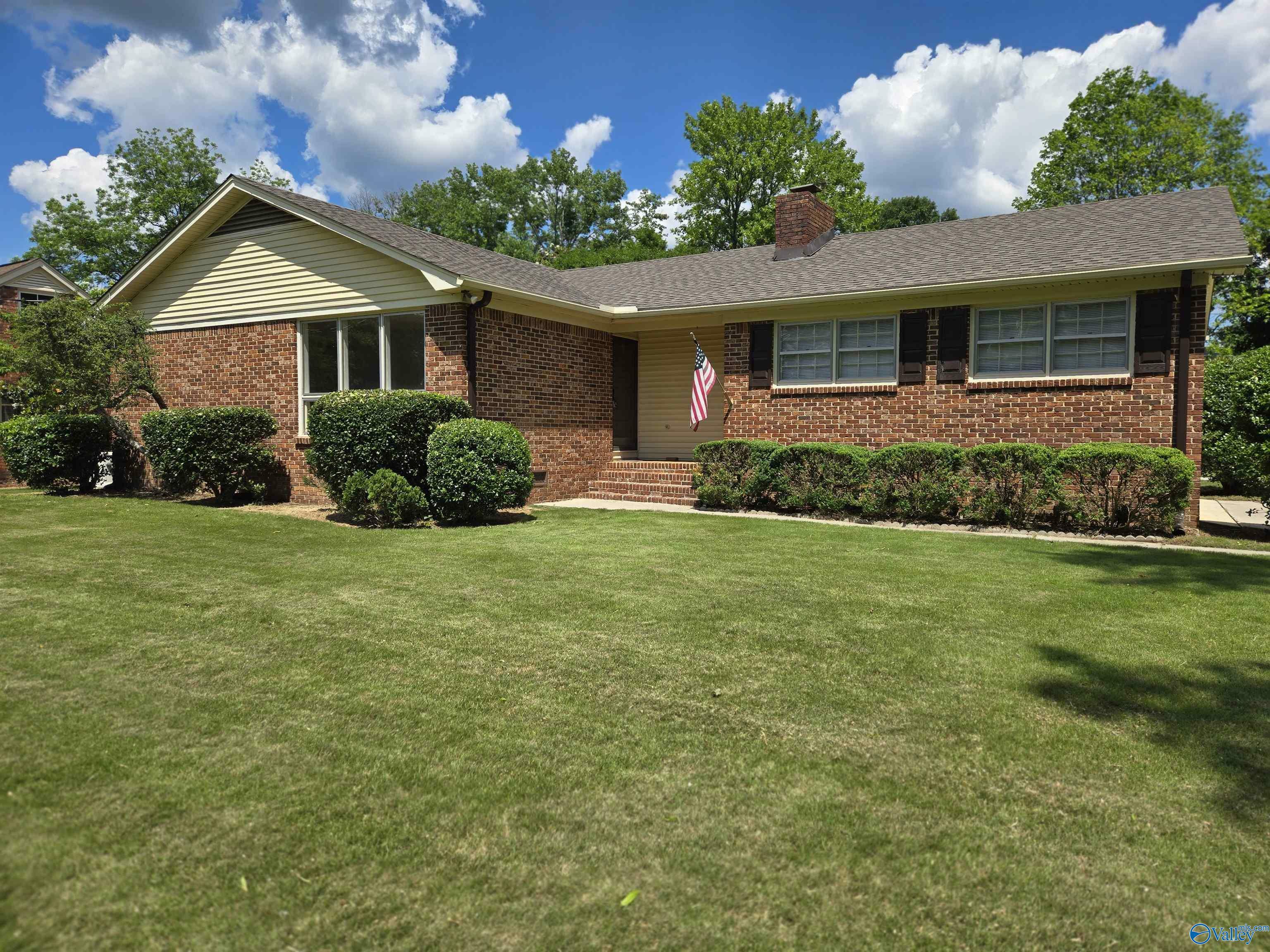 Property Photo: 7811 Haven Street AL 35802