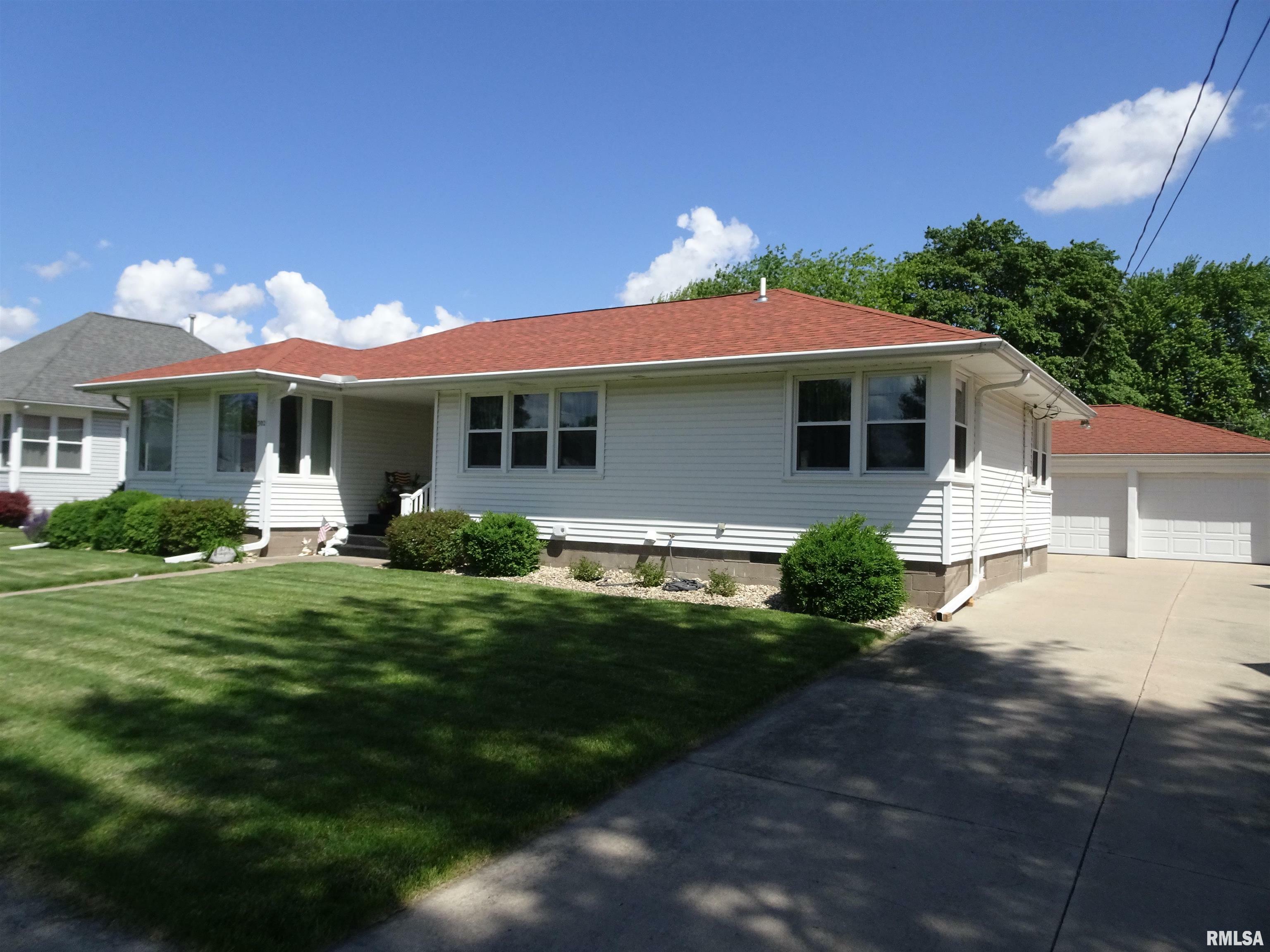 Property Photo:  302 W Williams Street  IL 61235 