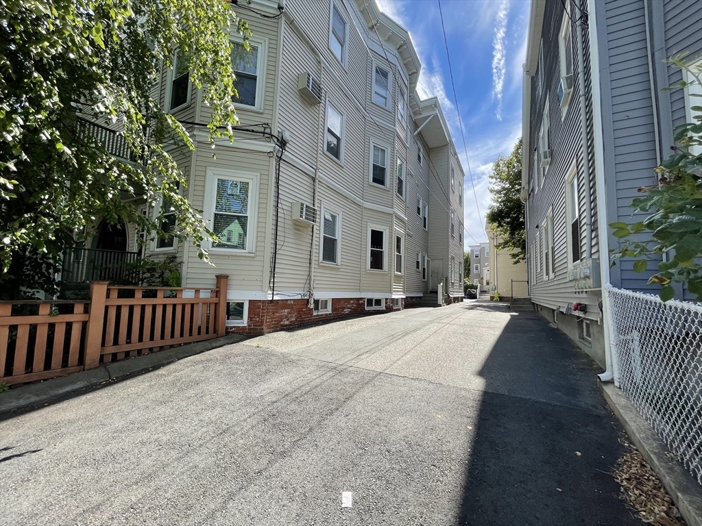 Property Photo:  52 Beacon St 2  MA 02143 