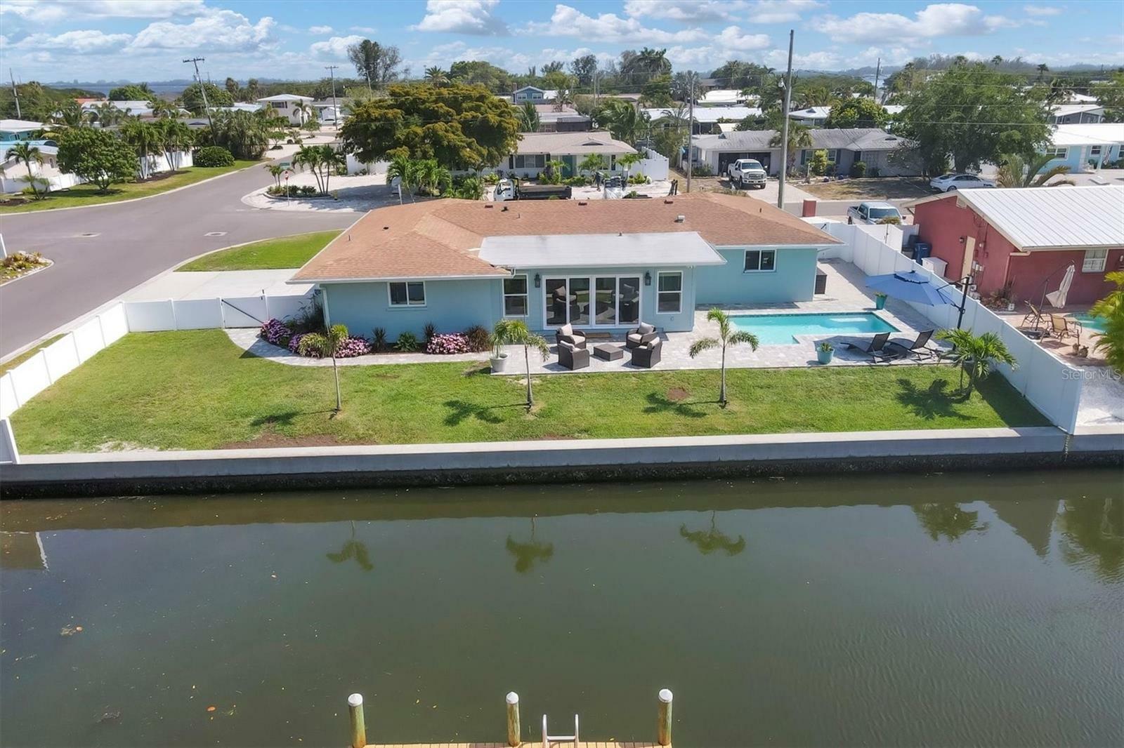 Property Photo:  10304 Sandpiper Road W  FL 34209 