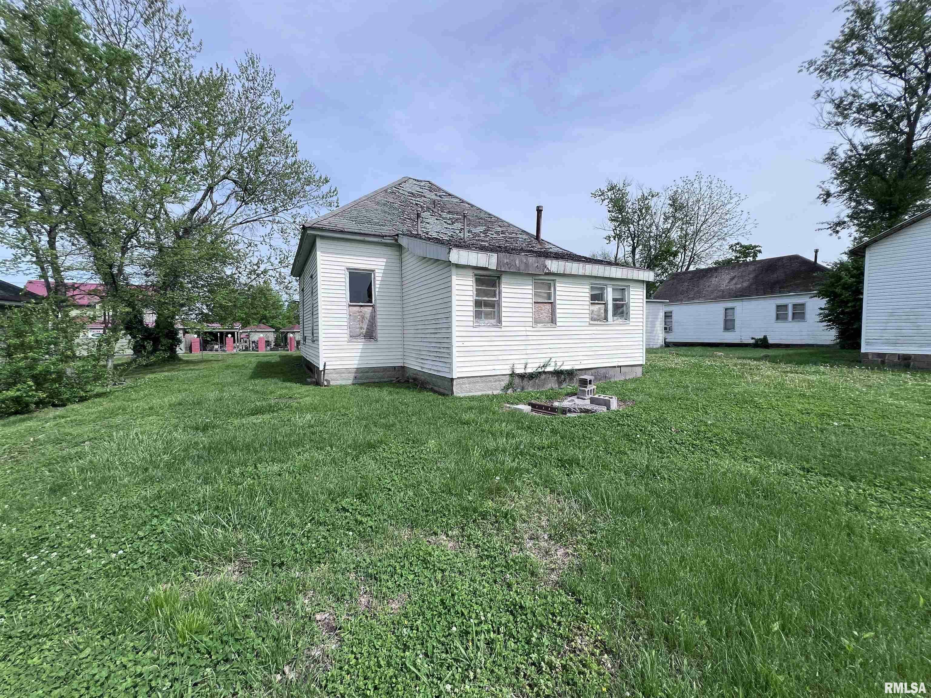 Property Photo: 406 S Washington Street IL 62901
