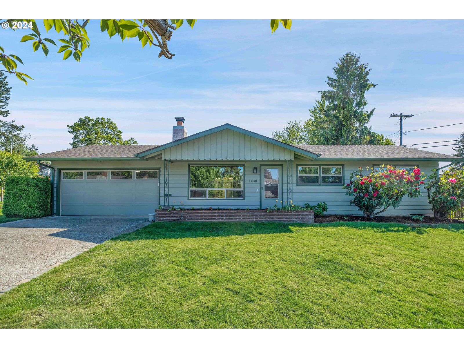 Property Photo: 13140 SW Edgewood St OR 97225