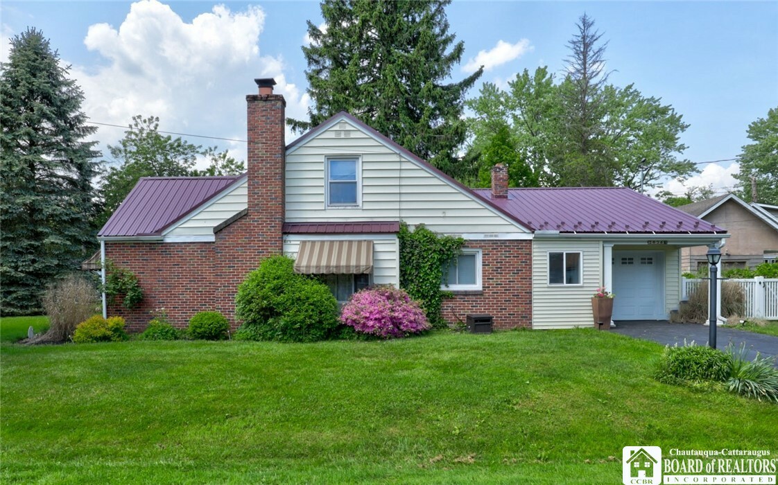 Property Photo: 2836 Greenhurst Avenue NY 14742