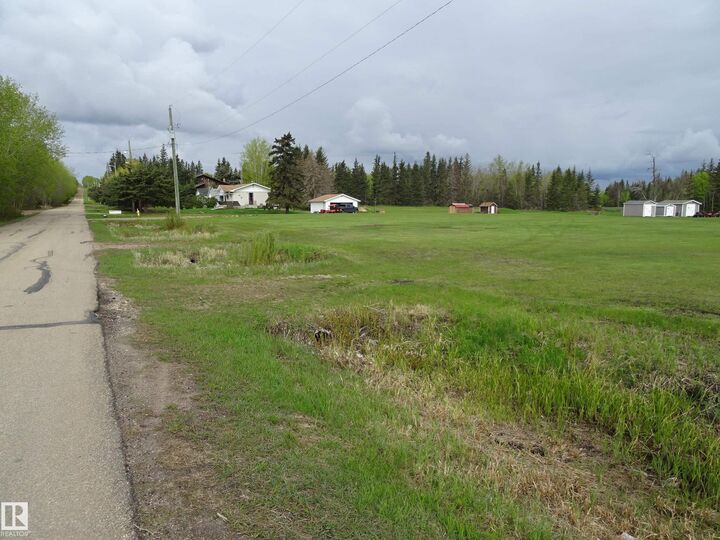 Property Photo:  5002 Toporoutz Road  AB T0A 3C0 
