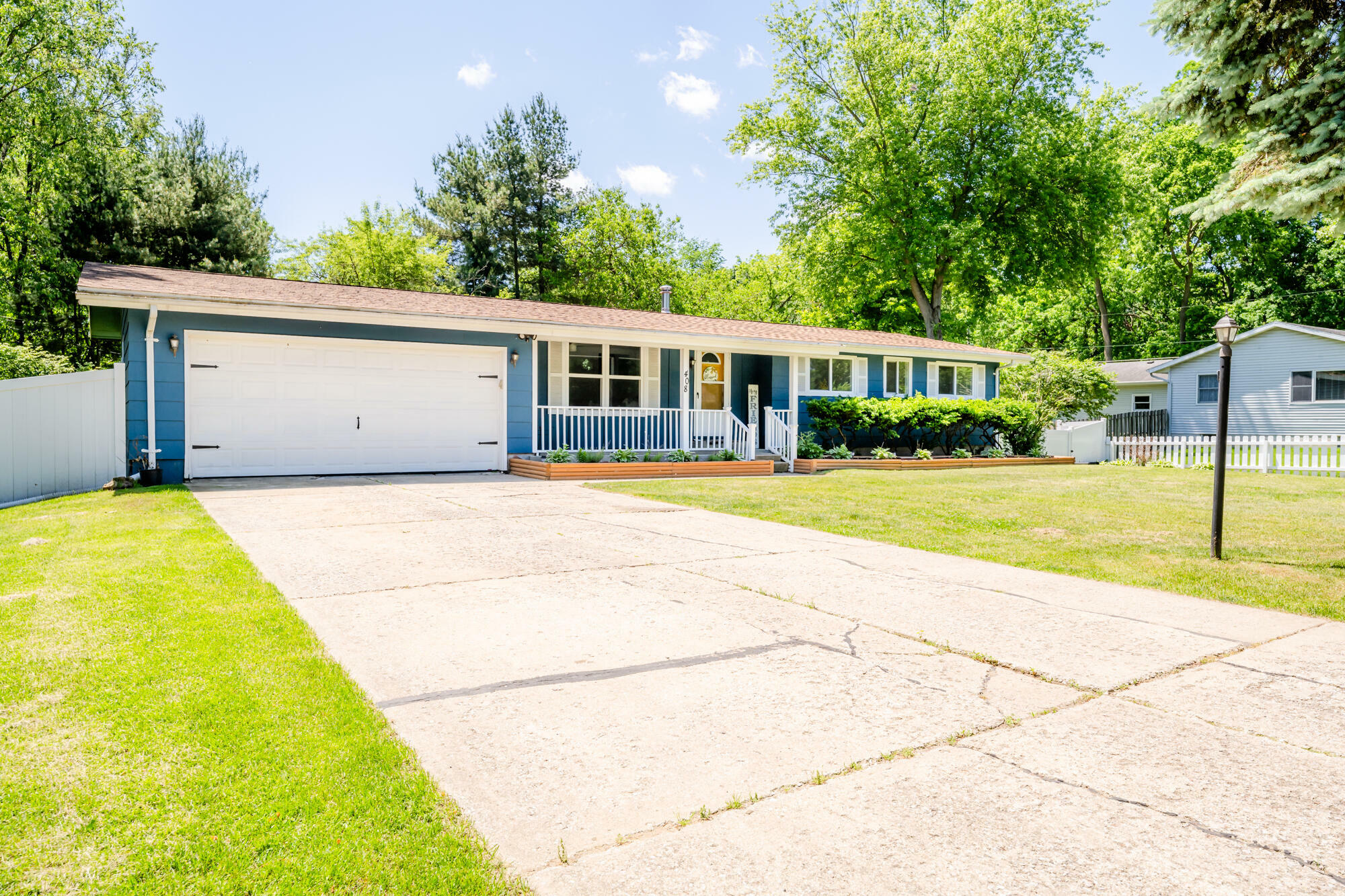 Property Photo:  408 Lake Street  MI 49103 