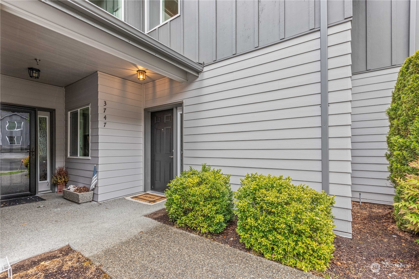 Property Photo: 3747 257th Avenue SE WA 98029