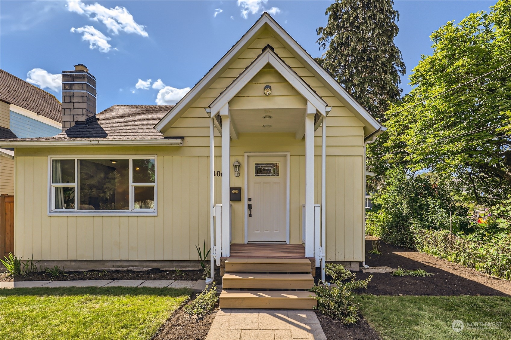 Property Photo:  406 Pine Avenue  WA 98290 