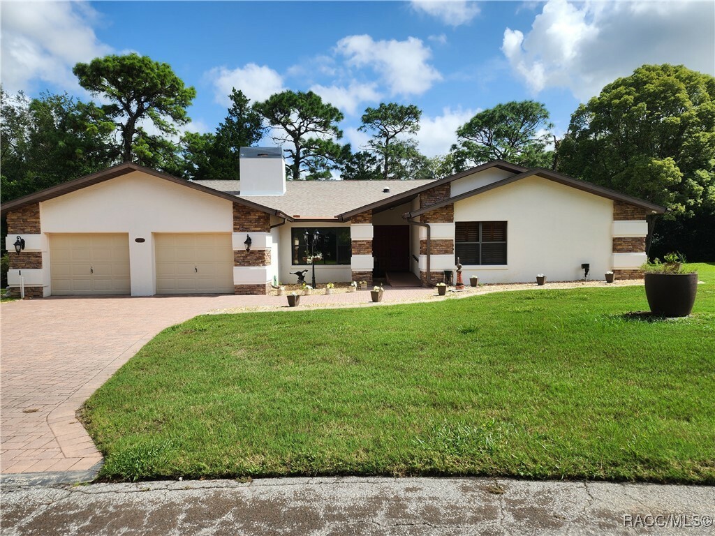 Property Photo:  10 Sandpine Court E  FL 34446 