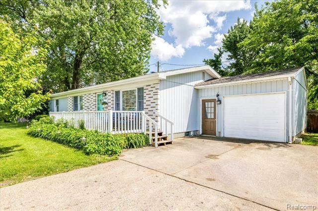 Property Photo:  2406 Elmwood Street  MI 48060 