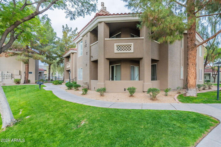 Property Photo: 2929 W Yorkshire Drive 1119 AZ 85027
