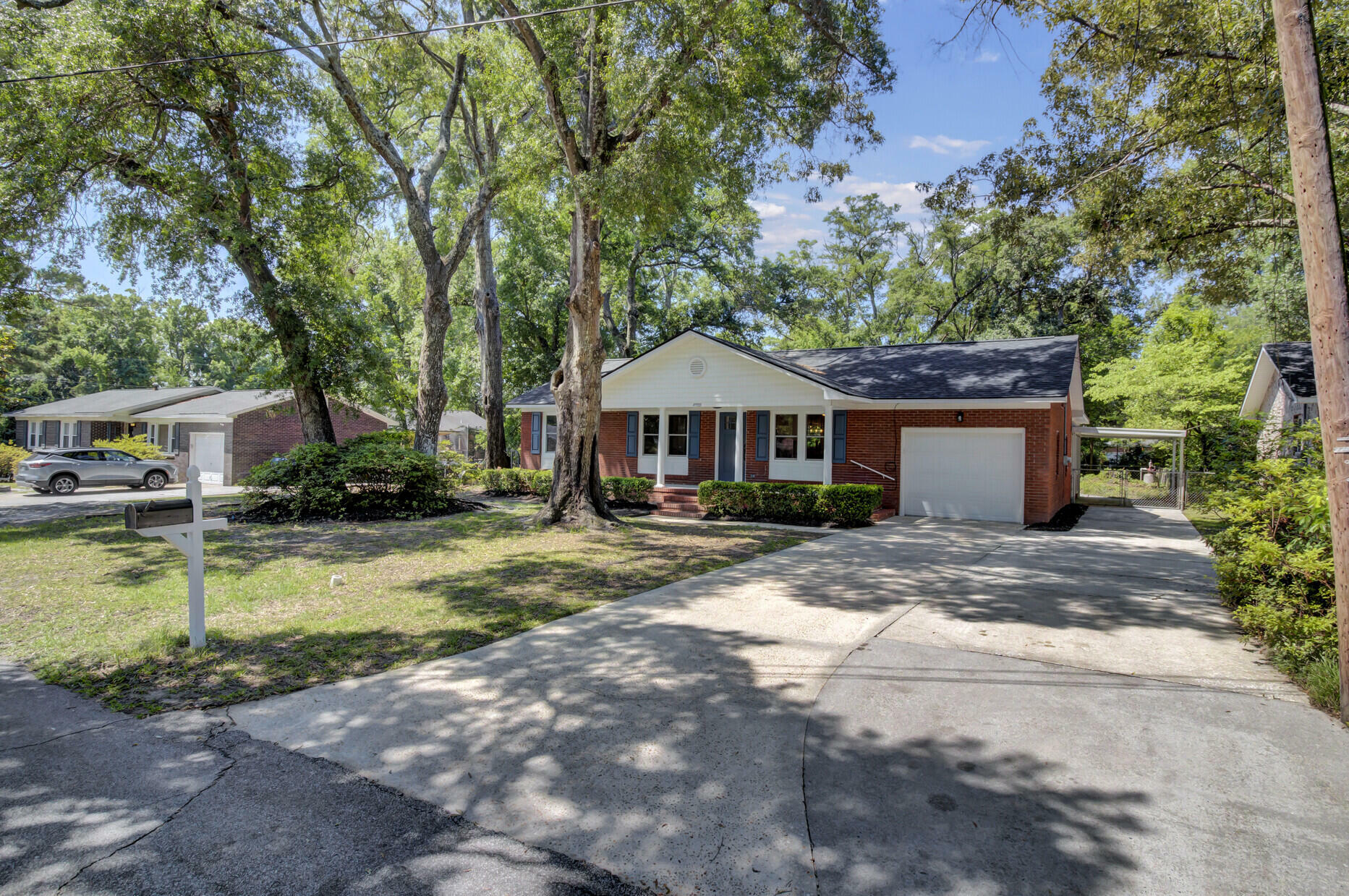 Property Photo:  4709 Yardley Drive  SC 29405 