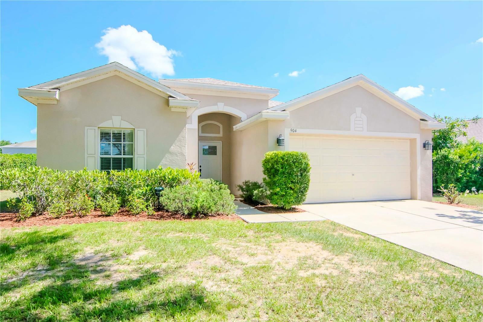 Property Photo:  904 Coade Stone Drive  FL 33584 