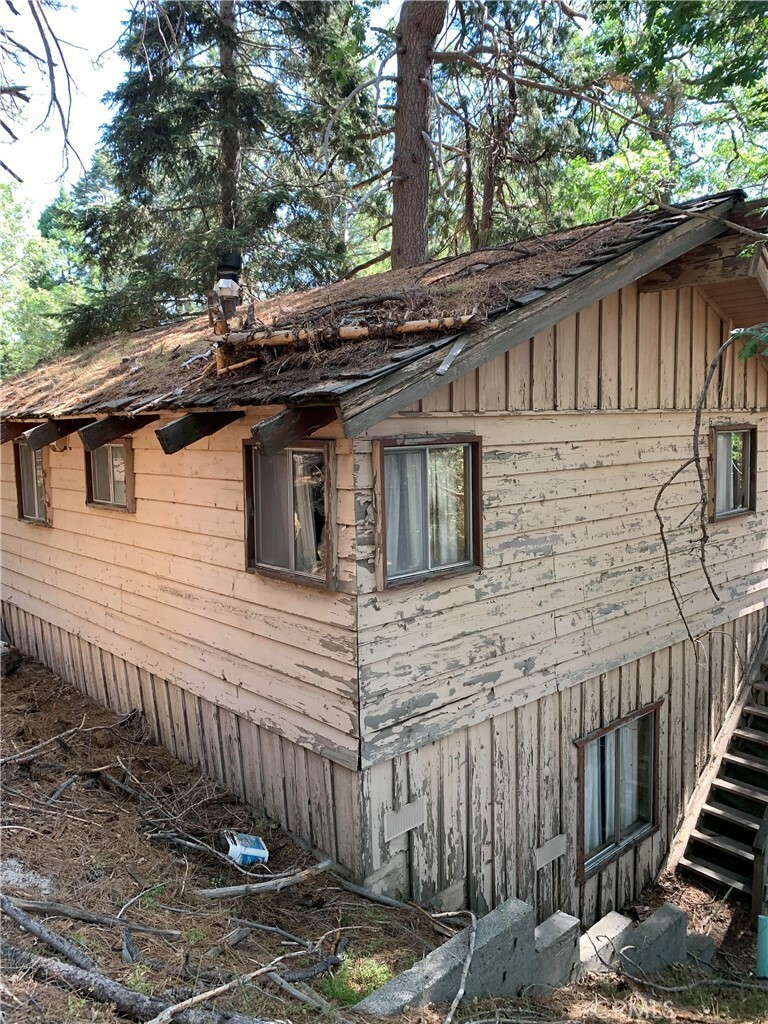 Property Photo:  738 W Victoria Court  CA 92352 