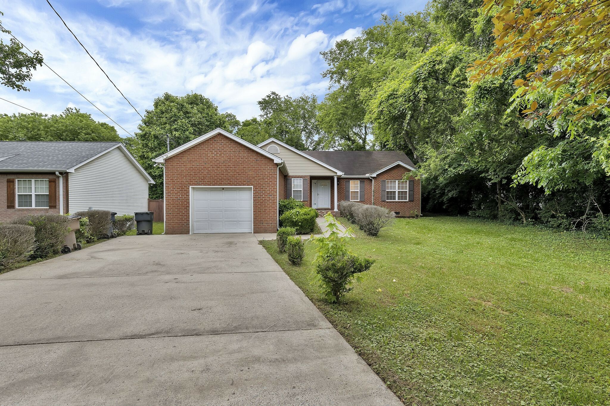 Property Photo:  2920 Vaulx Ln  TN 37204 