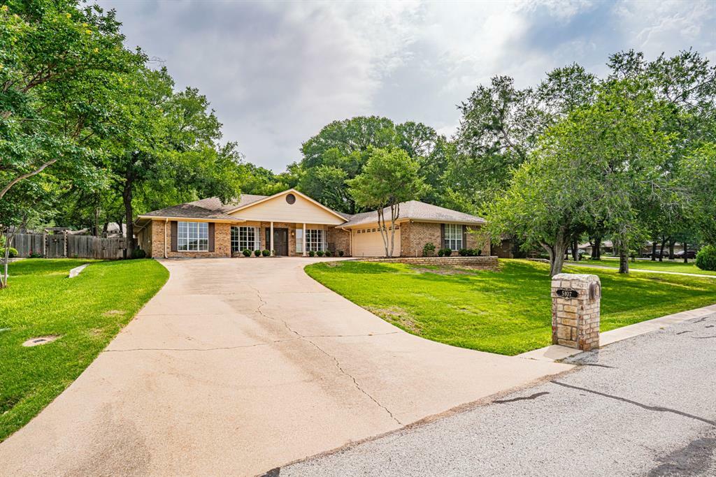 Property Photo:  5107 Comanche Vista Trail  TX 76049 