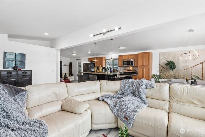 Property Photo: 4111 164th Street SW 21 WA 98087