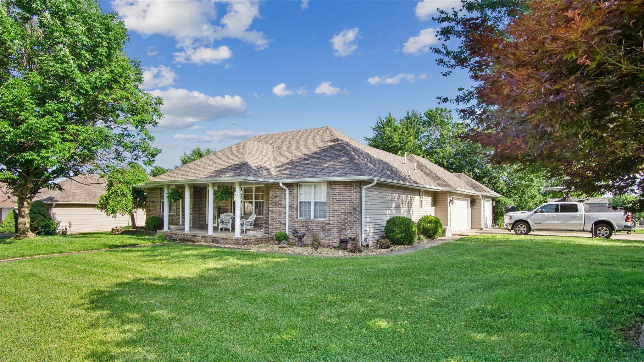 Property Photo:  1302 E Primrose Lane  MO 65738 