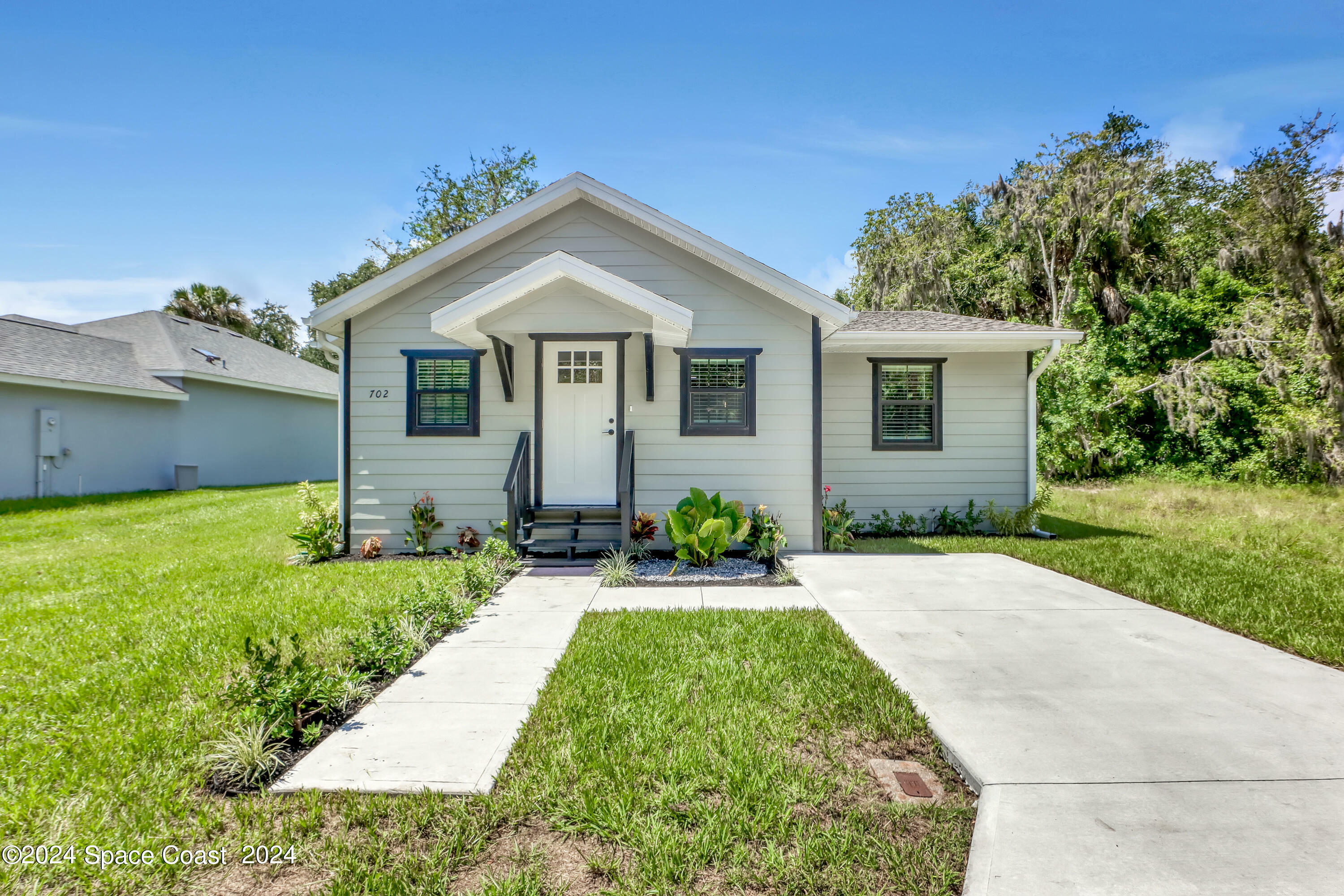 Property Photo:  702 S Myrtle Avenue  FL 32168 