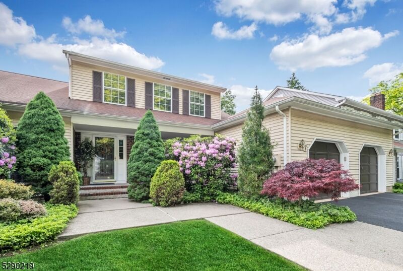 Property Photo:  7 Birdseye Cir  NJ 07470 